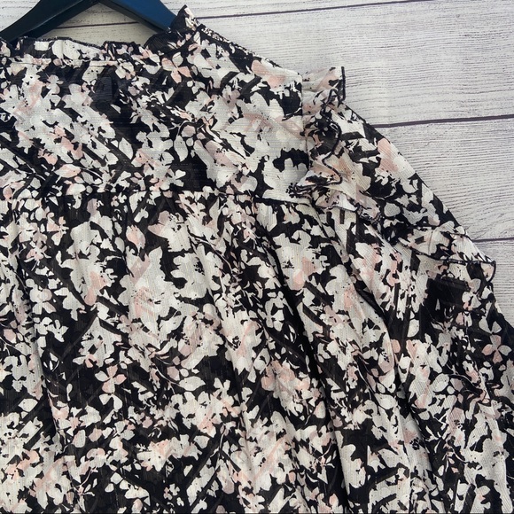 EXPRESS Metallic Floral Ruffle Top - Picture 12 of 16